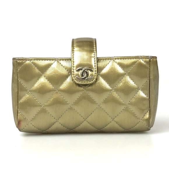 CHANEL Matelasse Golden Patent Leather Pouch - Picture 10 of 12